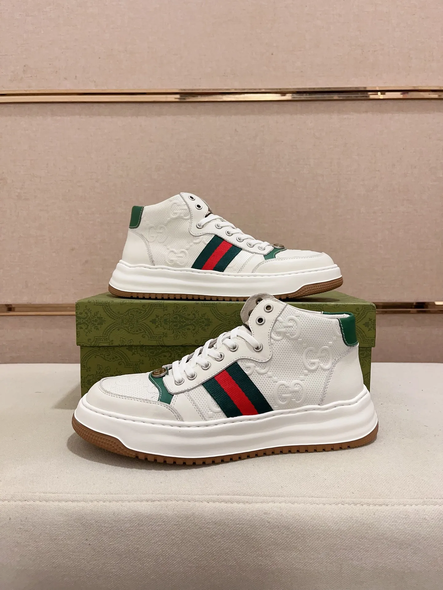 Men's clothing and shoes💰 520💰🇮🇹🇮🇹GUCCI (Gucci) top 🔍🔍 new models are on sale at the same time, the upper 🇮🇹 imported Italian first-layer cowhide, fully imported sheepskin lining 💪💪, completely 1⃣️compared 1⃣️Reproduction🇮🇹💪💪, ⚠Sole: The original sole is specially provided by the original factory, the exclusive movable molded sole is super comfortable, ⚠Original factory follow-up goods, 🔍🔍high quality, you can enter and leave the counter at will, welcome to compare⚠. Code number: 38-44 (45 is custom-made and cannot be returned or exchanged)